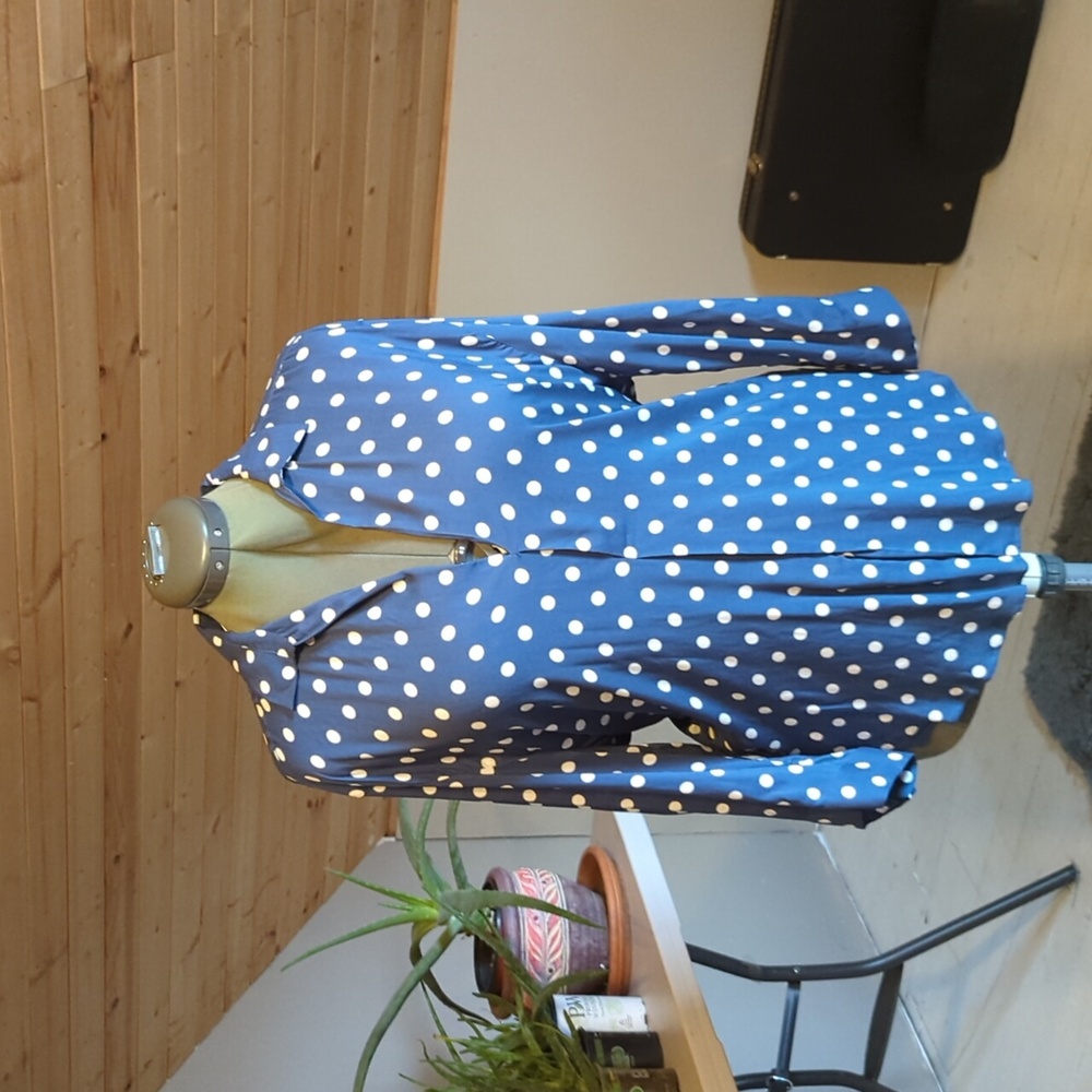 Polkadot 3/4 sleeve blouse.